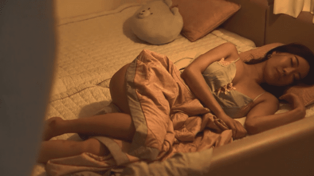 Em mình dây hoodie trắng - aeartmbg.sbs