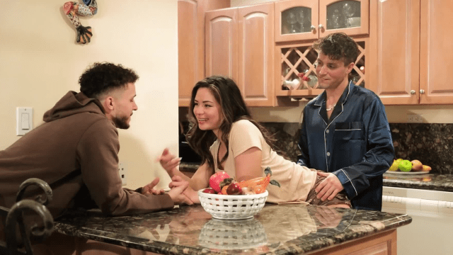 Động cơ thầm kín của đứa em gái cưng - aeartmbg.sbs